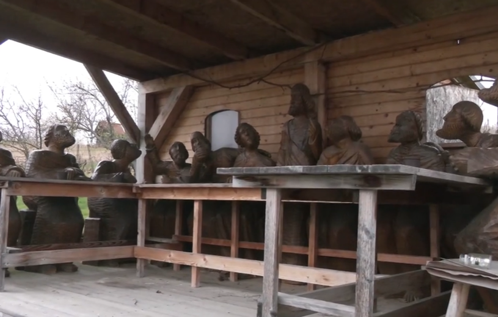 Veľkonočné sochy u rezbára 3