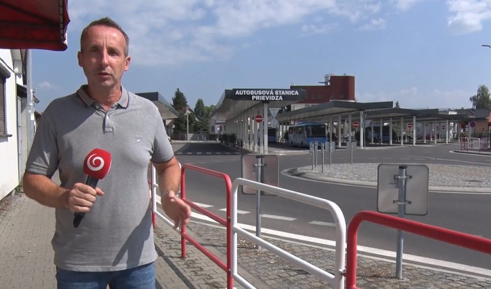 Zlodej okradol podguráženého muža. Tváril sa, že mu ide pomôcť