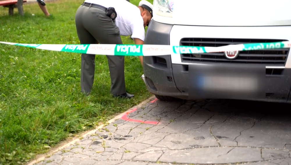 Kuriérska dodávka vrazila do kočíka. Otca pri náraze odhodilo a dieťa prevrhlo