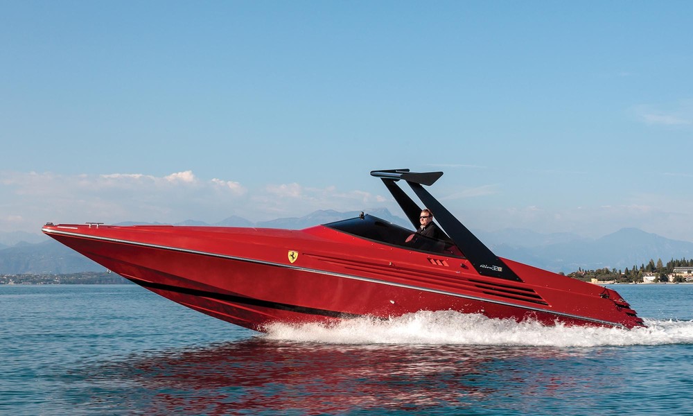 Riva Ferrari 32