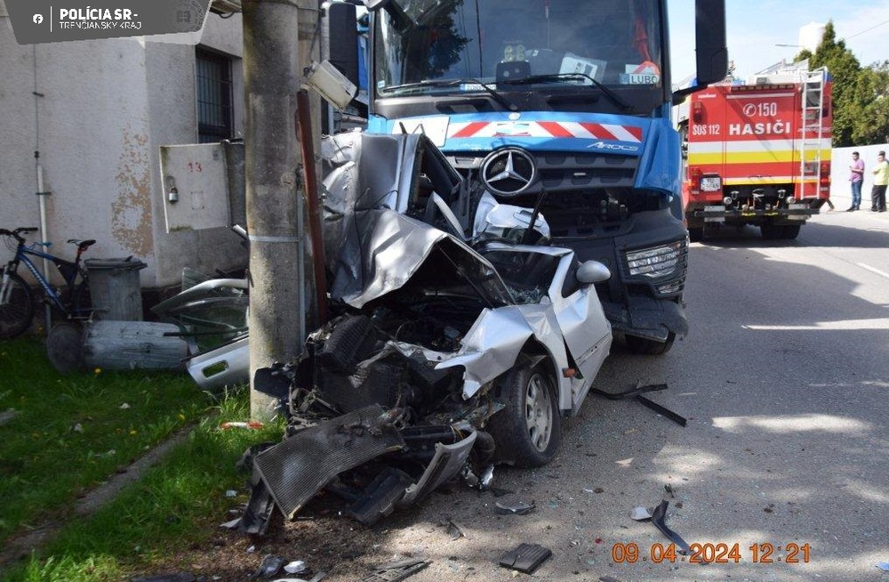 lednické rovne smetiar zdemoloval 8 áut (3)