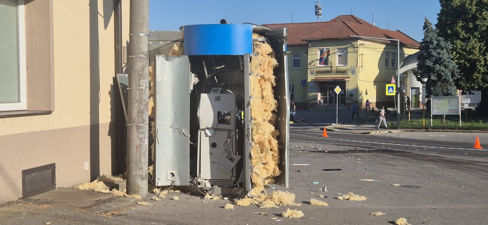 Výbuch bankomatu v Oslanoch