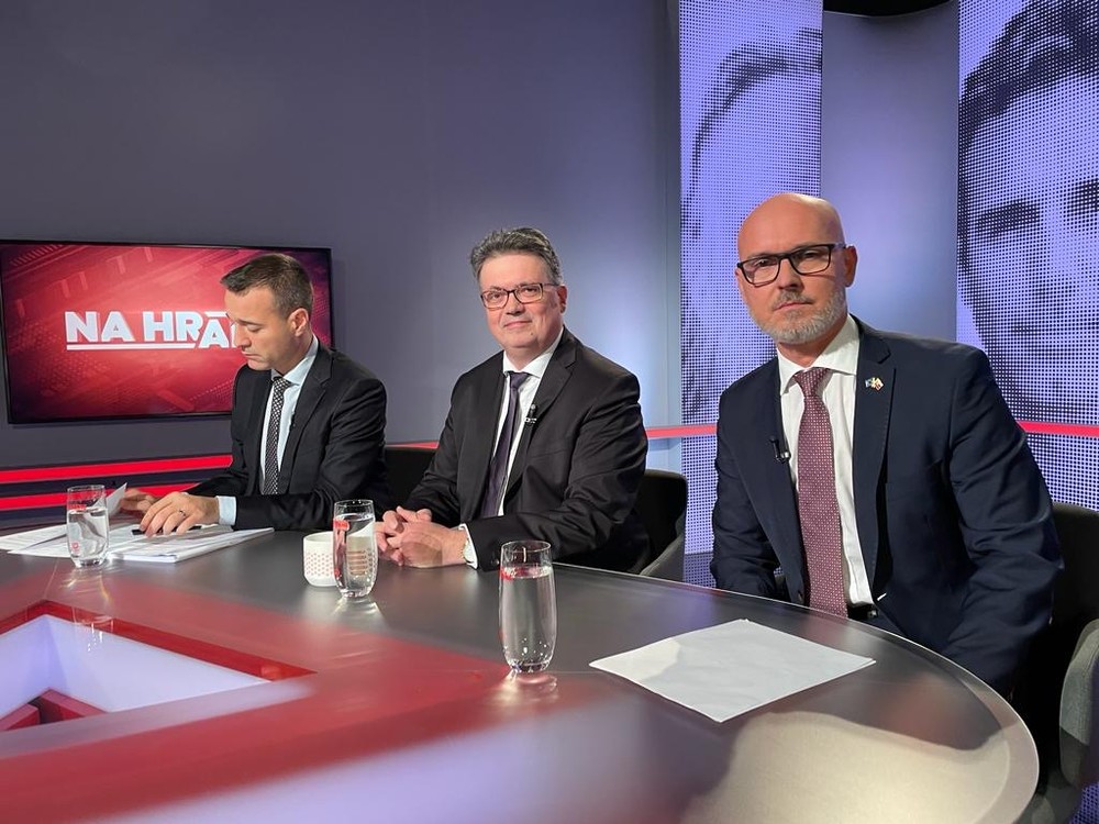 1b77ae49-9f14-4aa9-a6ec-1f7f2d965e57 2