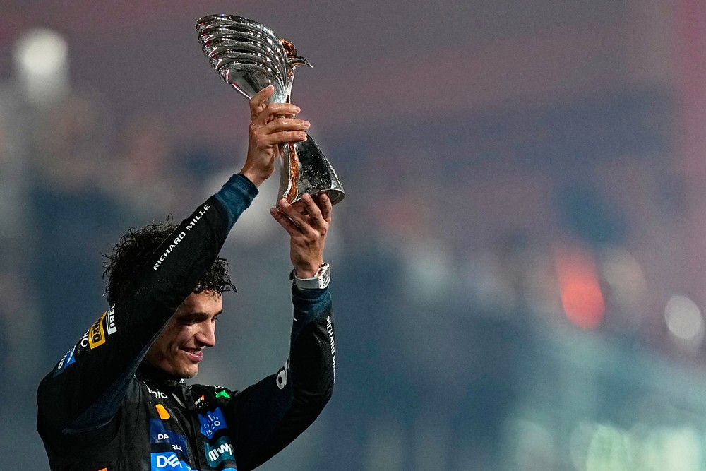 Abu_Dhabi_F1_GP_Auto_Racing_43936