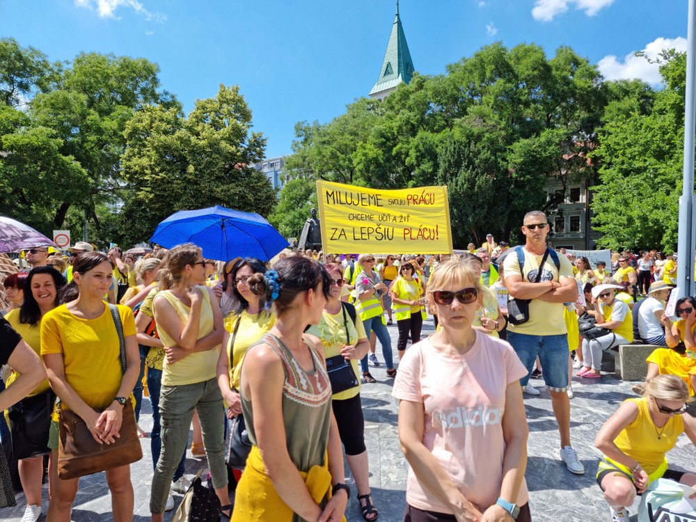 učitelia protesty 5