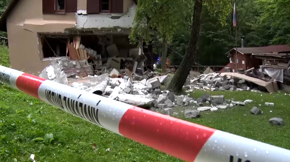 výbuch chaty horolezecký tábor Prievidza (11)