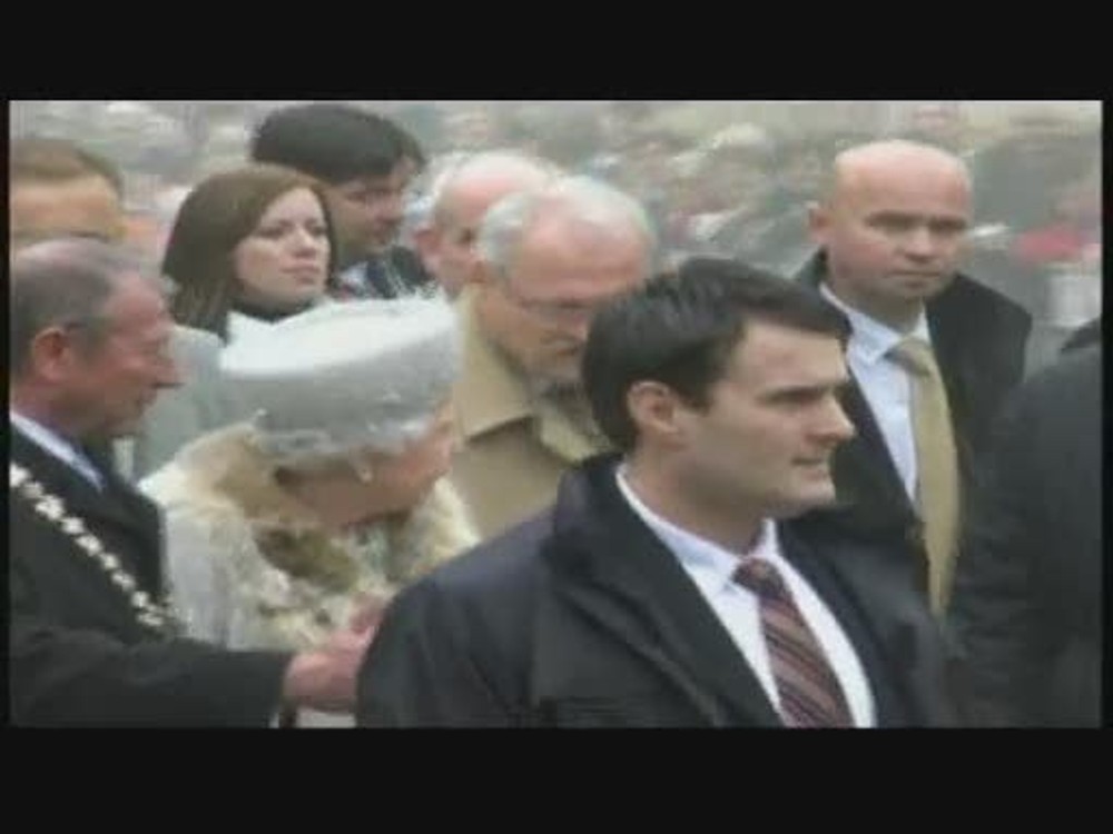 Kráľovná Alžbeta II. v Tatrách a hokejové buly na lade v Poprade