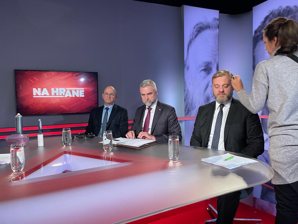 f1de2e7f-12d5-4c4c-bf33-310564589342