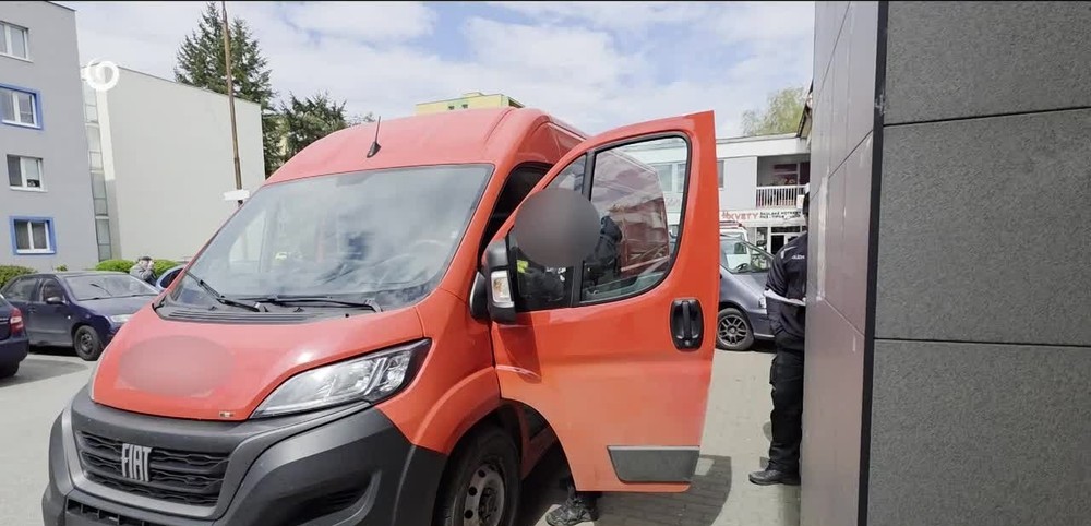 [multi] KRÁDEŽ Z AUTA ZA 5 SEKÚND 240 (cropped)