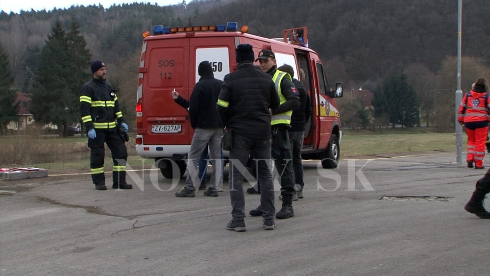 Vlak zachytil muža, ktorý stál príliš blízko pri železničnom priecestí