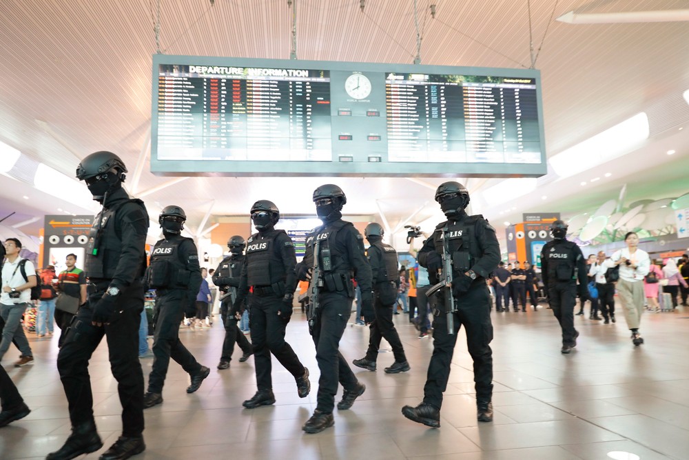 Z vraždy brata Kim Čong-una boli obvinené dve ženy, ktoré mu na letisku vstrekli do tváre nervový plyn