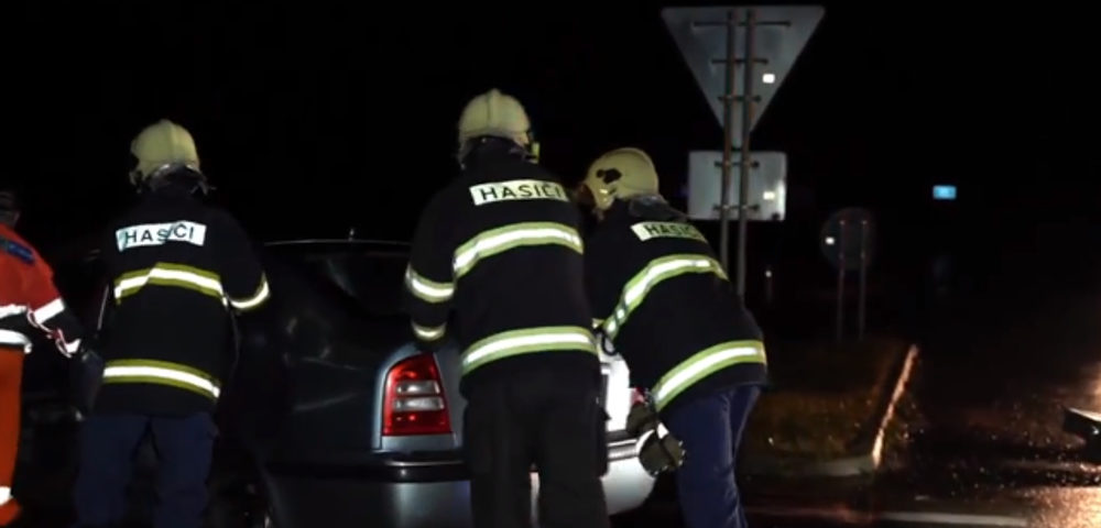 Upršané počasie sa podpísalo pod viacero nehôd. Záchranné zložky sa takmer nezastavili