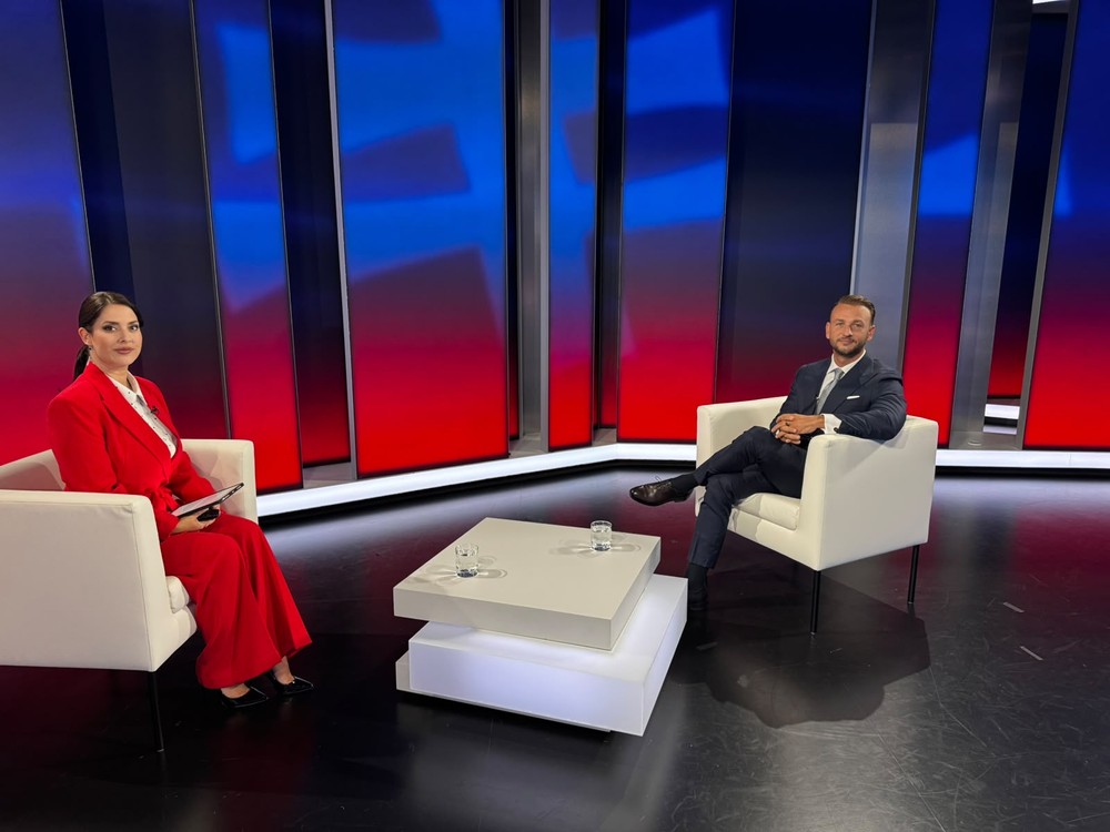 Politika 24 s Matúšom Šutajom Eštokom