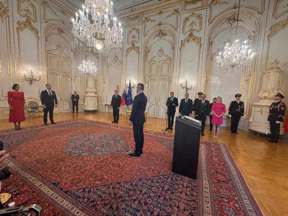 Prezident prijal demisiu Dolinkovej. Vo funkcii ju nahradí Šaško