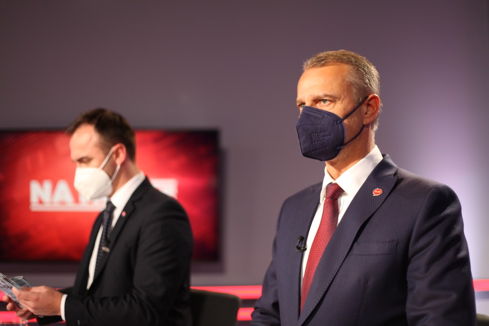 44B4BCF9-0835-4E6E-8F51-DFE8AD28E058