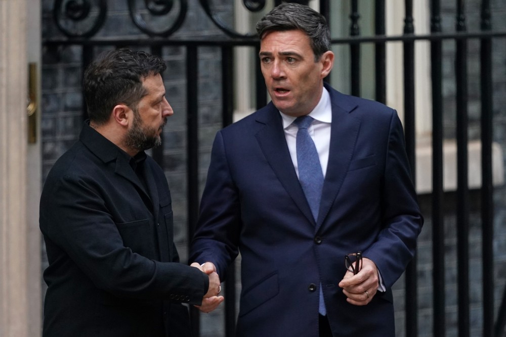 Volodymyr Zelenskyj sa stretol s britským kráľom a premiérom