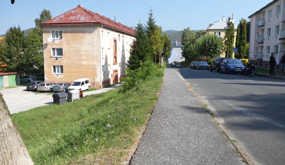 Muž bránil ženu pred agresorom, no sám teraz čelí trestnému stíhaniu