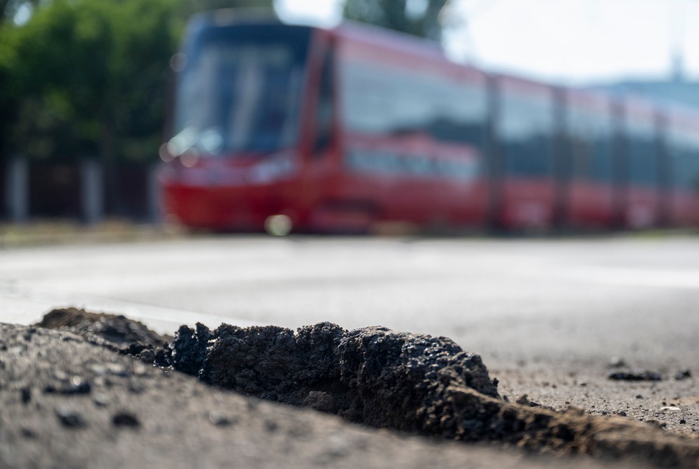 V Bratislave sa vykoľajila električka