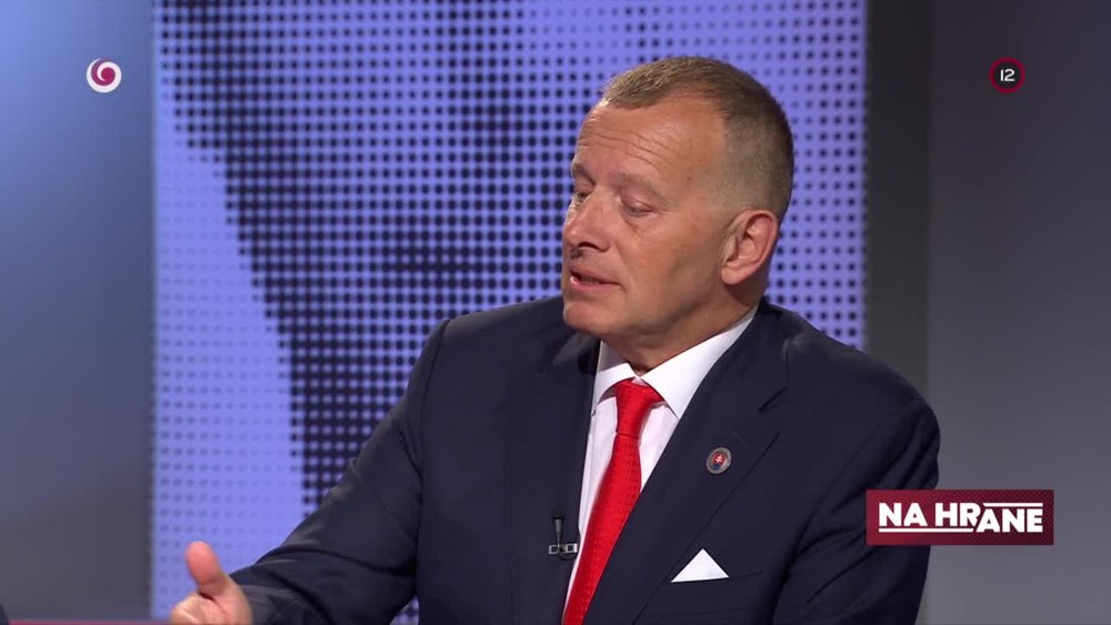 [multi] Na hrane 934