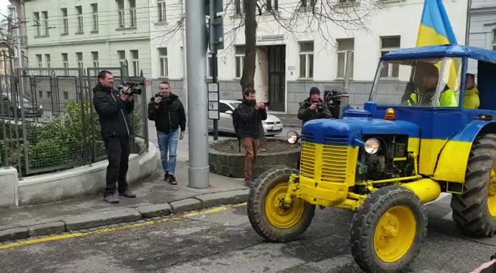 [multi] Mier na Ukrajine: Vyhostenie diplomatov 79