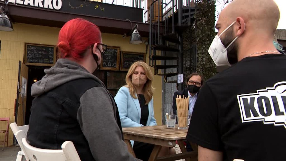 [multi] Prezidentka v kaviarni Kolárko 4711