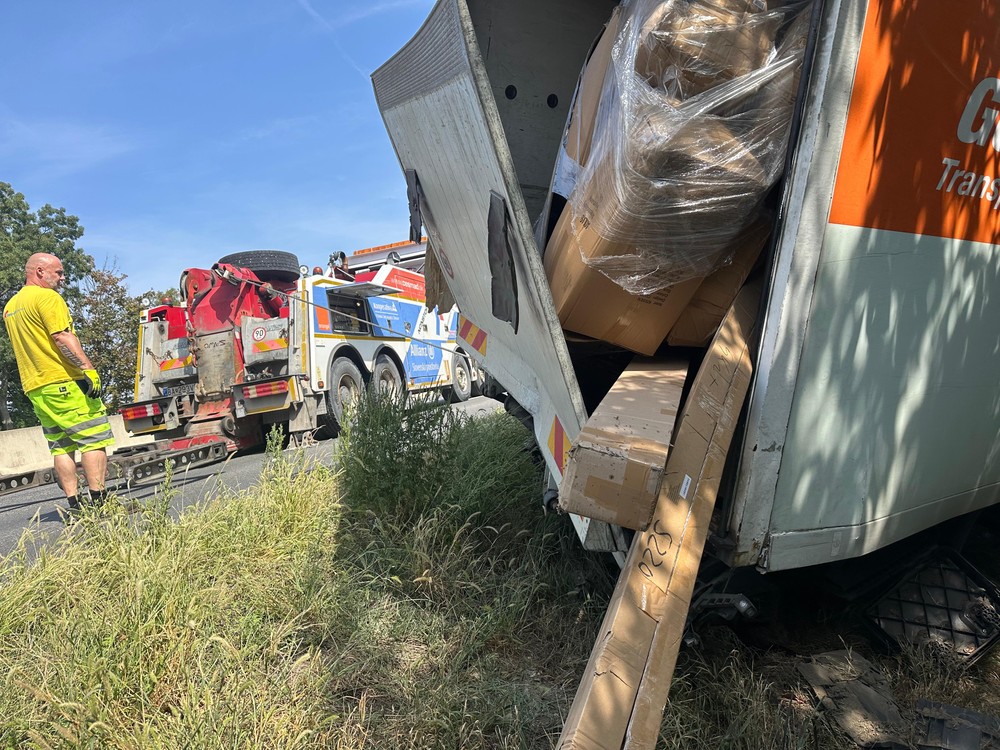 Nehoda kamiónu a dodávky