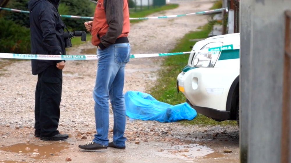 Popíjal s miestnymi, no domov sa už nevrátil. Záhadná smrť v uličke pri stanici prináša množstvo otáznikov