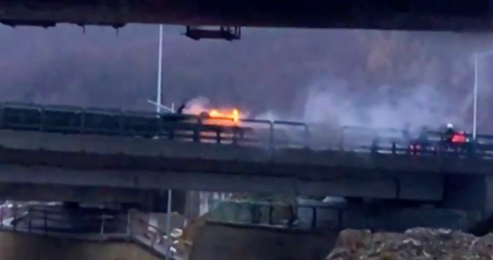 Dopravná nehoda horiaceho auta v Prešove si vyžiadala jednu obeť