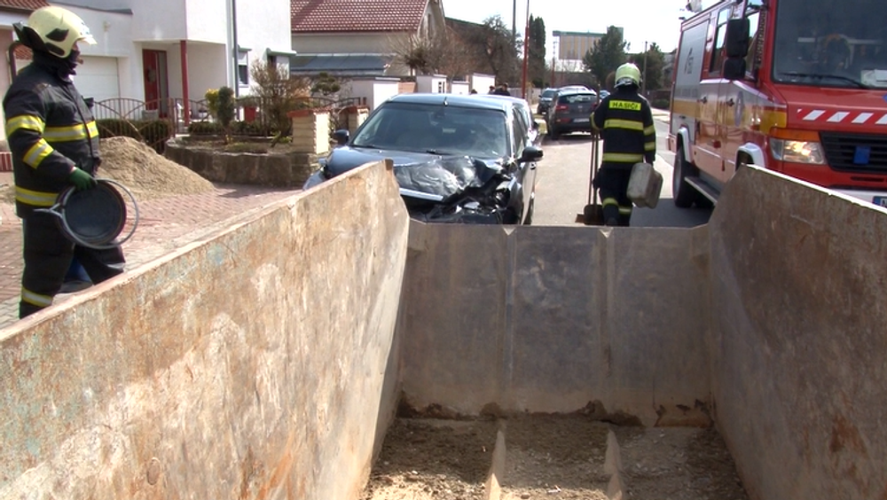 Muž z Považia zničil viaceré autá