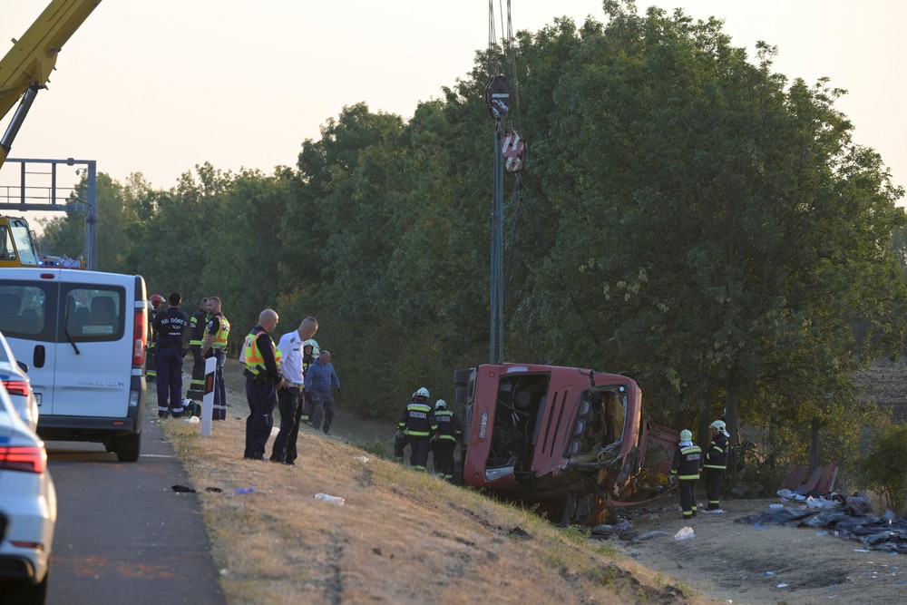 Hungary_Bus_Crash591436