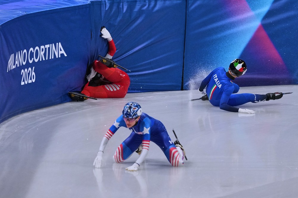 APTOPIX_Milan_Cortina_Olympics_Short_Track_Speedskating112930