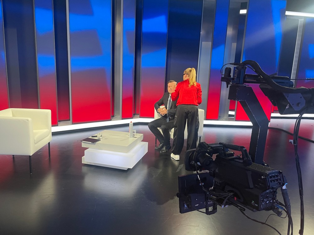 Politika 24 s Tomášom Tarabom