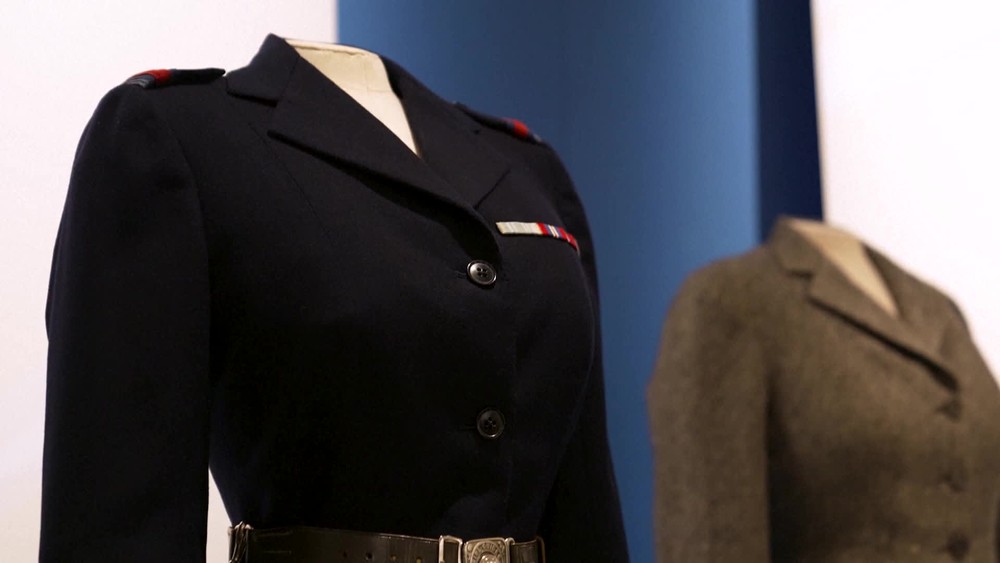 Výstava šiat kráľovnej Alžbety II. v Londýne