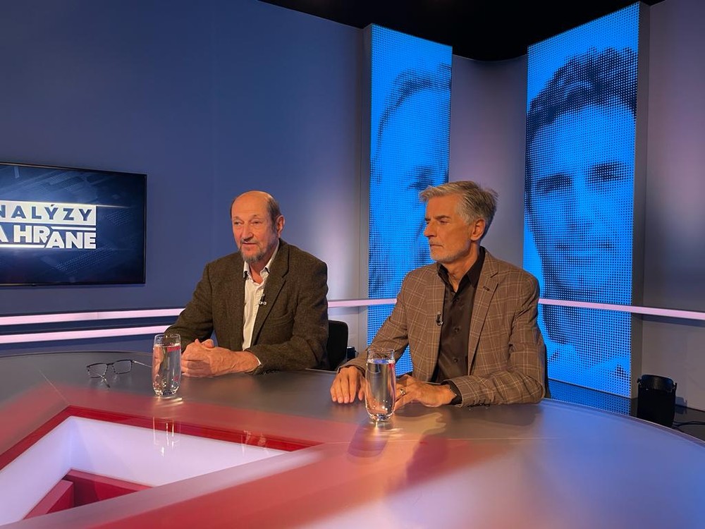 ed1e2979-b9f8-4c53-b89e-fe2330ec7042