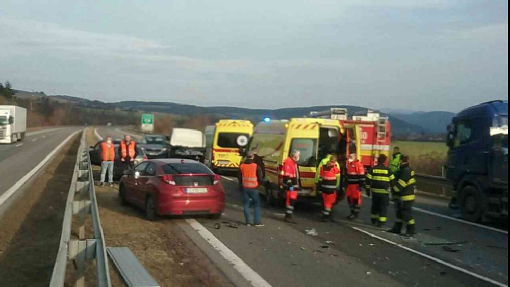Hromadná dopravná nehoda pri Trenčíne 