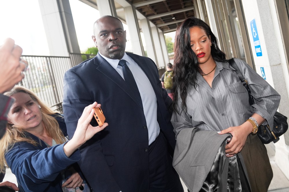 Rihanna na súde po streľbe na jej dom