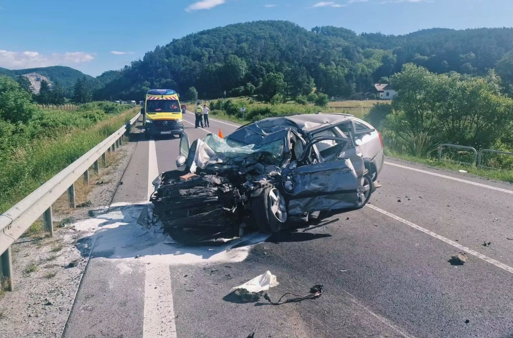 Zrážka auta s kamiónom pri Podzámčoku