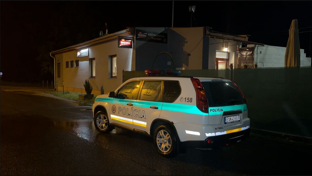Muža najskôr vyhodili z vlaku, potom sa vlámal do reštaurácie 4