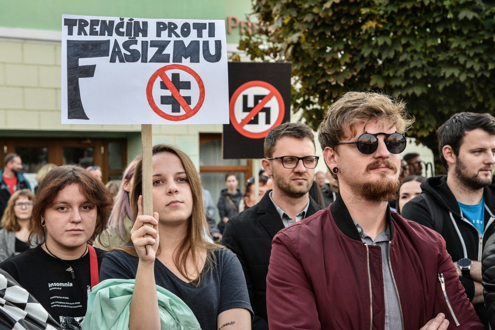 Dve zhromaždenia v jednom meste. Na stretnutie ĽSNS zareagovali Pochodom proti fašizmu