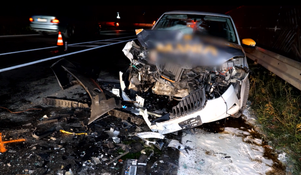 Na rovnom úseku v Bytči došlo k čelnej zrážke. V protismere sa náhle zjavilo protiidúce auto 