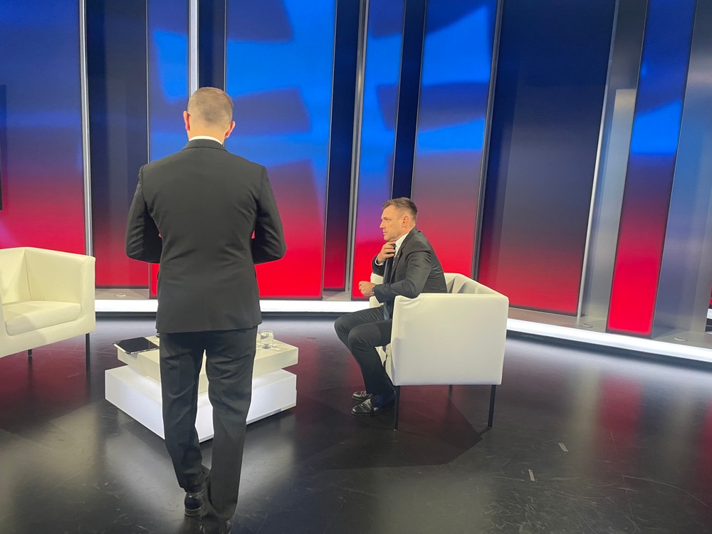 Politika 24 s Tomášom Tarabom