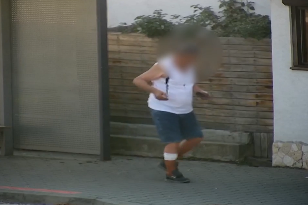 Zlodej okradol podguráženého muža. Tváril sa, že mu ide pomôcť