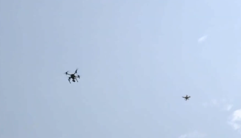 Dron pri policajnom zásahu na hraniciach odhalil nelegálneho migranta