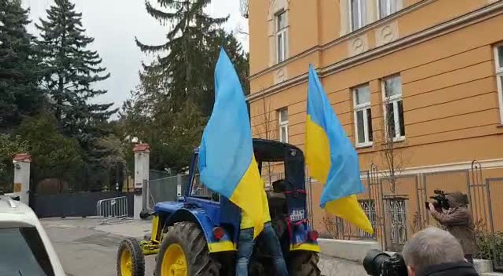 [multi] Mier na Ukrajine: Vyhostenie diplomatov 77