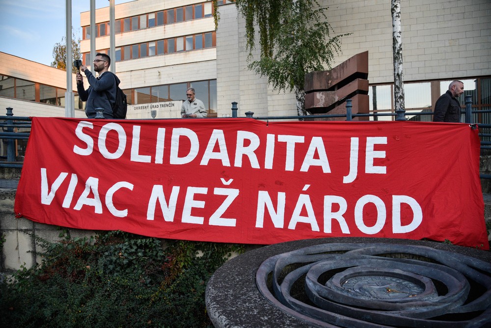 Dve zhromaždenia v jednom meste. Na stretnutie ĽSNS zareagovali Pochodom proti fašizmu