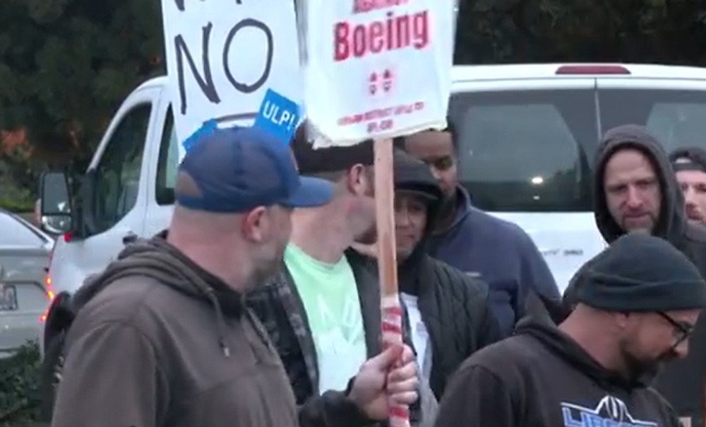 Štrajkujúci zamestnanci