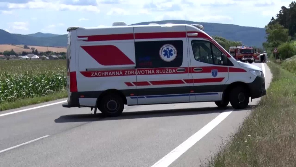 [multi]  Vážna kolízia auta a traktora 3101