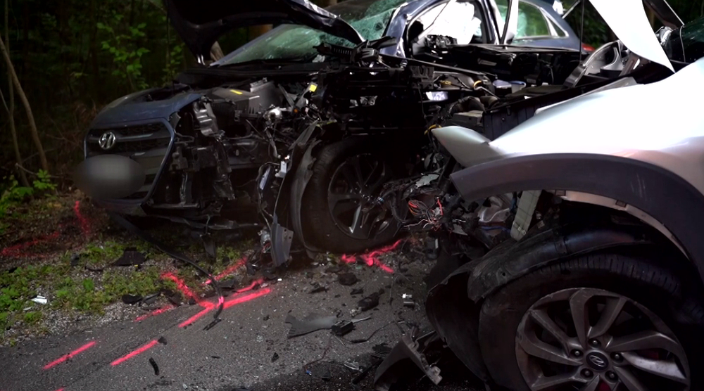 Vážna dopravná nehoda pre kŕč v nohe. Vodička vošla do protismeru aj s dvoma deťmi v aute