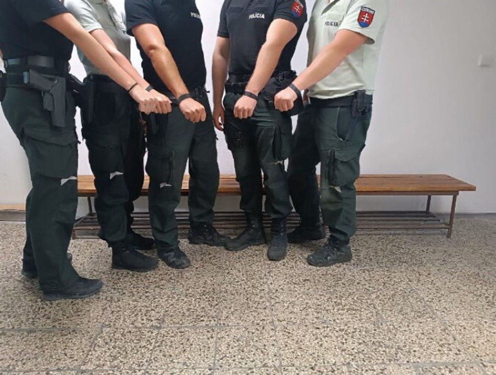 Policajti kritizujú zlé vybavenie a nízke platy (8)