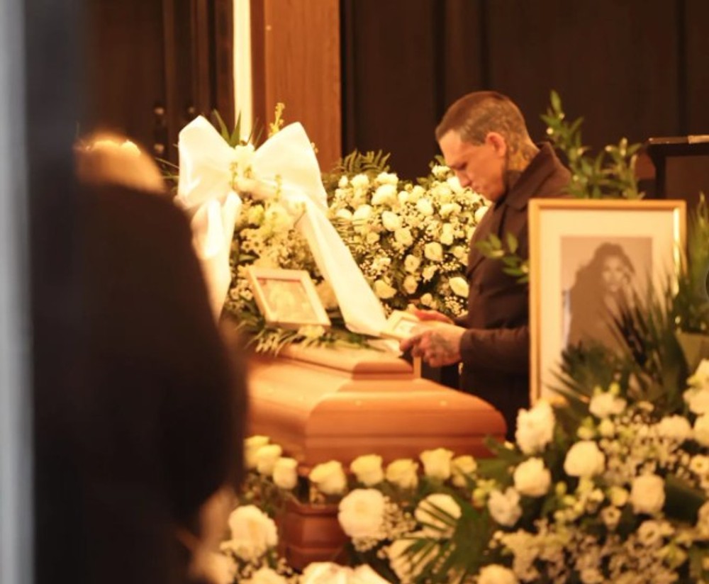 Gábor Boráros na pohrebe Moniky Jákliovej
